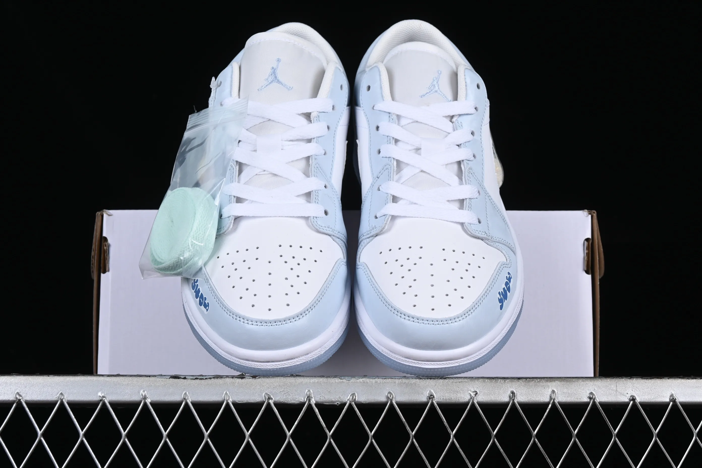 All categories Air Jordan Jordan series basketball shoes Air Jordan 1 Low Air Jordan 1 Low AJ1 Joe 1 Christmas customization Ice and Snow Puppy Low-top cultural and casual sneakers FQ9112-100